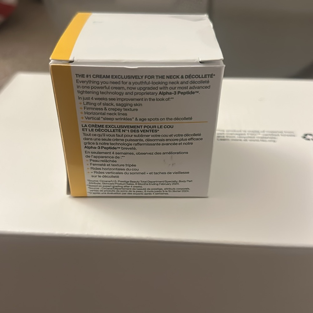TL Advanced® Tightening Neck Cream PLUS - Picture 3 of 3